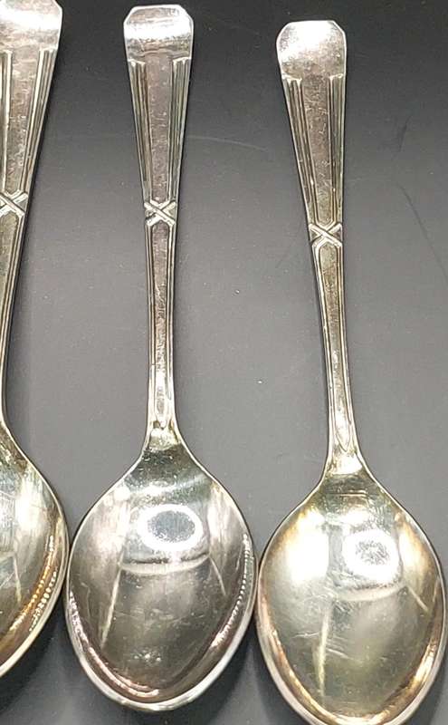A VINTAGE SET OF 5 EPNS TEASPOONS SOLD AS IS