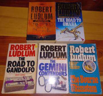 Bundle of 5 Robert Ludlum paperbacks