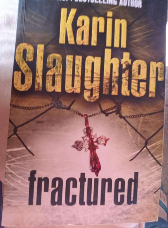 Fractured  Karin Slaughter