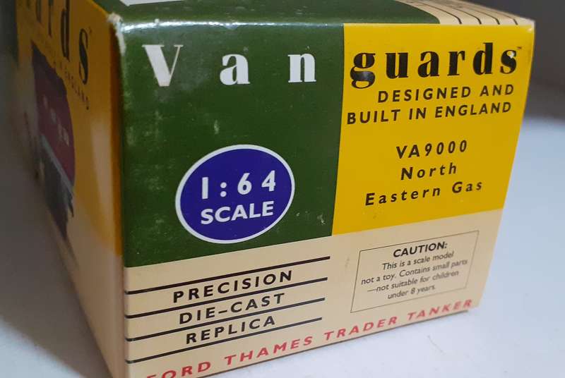 1:64 Scale Vanguards VA9000 Ford Thames Trader Tanker - North Eastern Gas near mint inbox.