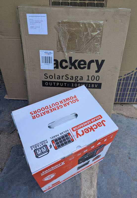 Jackery 1000w solar generator with 100W portable solar panel brand new.