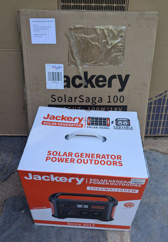Jackery 1000w solar generator with 100W portable solar panel brand new.