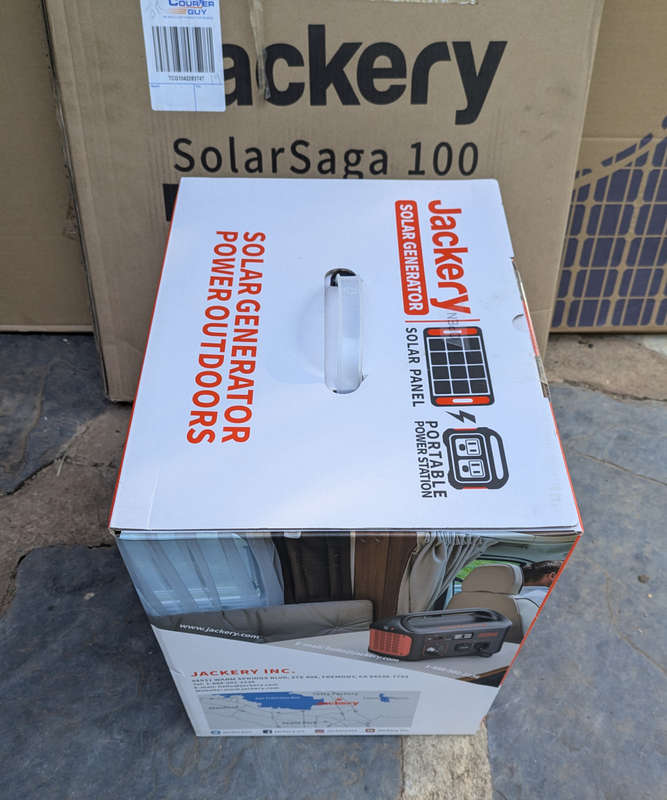 Jackery 1000w solar generator with 100W portable solar panel brand new.