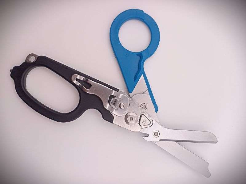 Multi-Functional Folding Tactical Emergency Response Shears (Black/Blue)