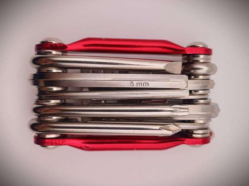 11-in-1 Multifunctional Bicycle Repair Tool (Red)