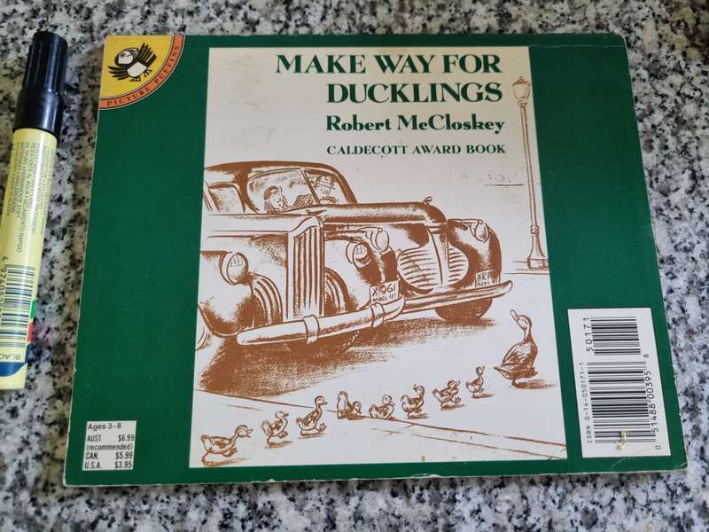 MAKE WAY FOR DUCKLINGS ROBERT McCLOSKEY (Caldecott Award Book )