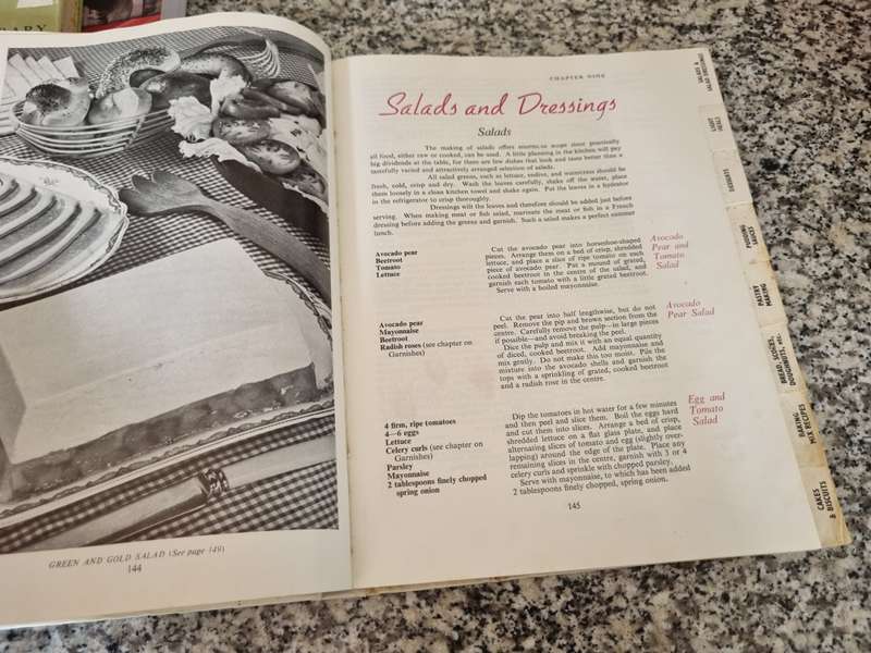 THE ROYAL HOSTESS SOUTH AFRICA'S OWN COOKBOOK Seventh Edition 1967