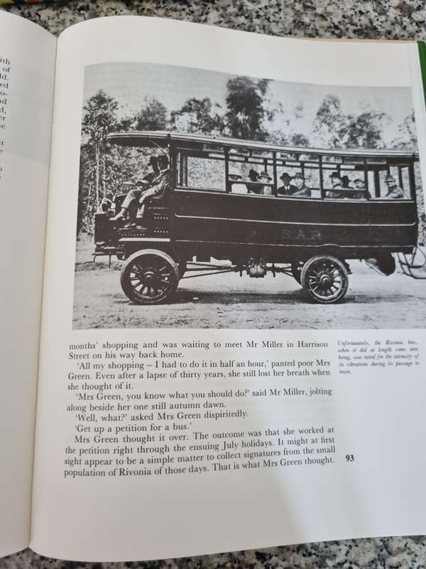 WAGON TRACKS and ORCHARDS  EARLY DAYS in SANDTON JULIET MARIUS LOUW  (  history  )