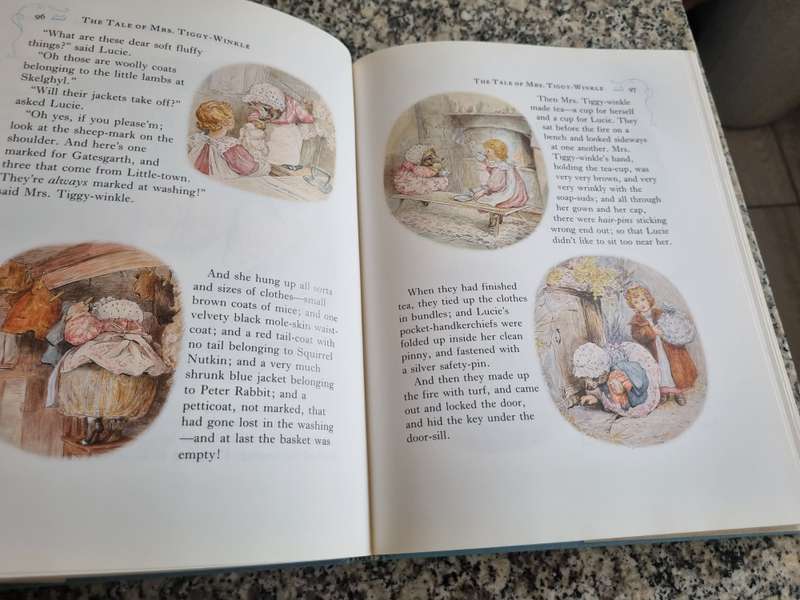 THE COMPLETE TALES of BEATRIX POTTER F WARNE & Co 1989 NOTE Dust jacket - POOR