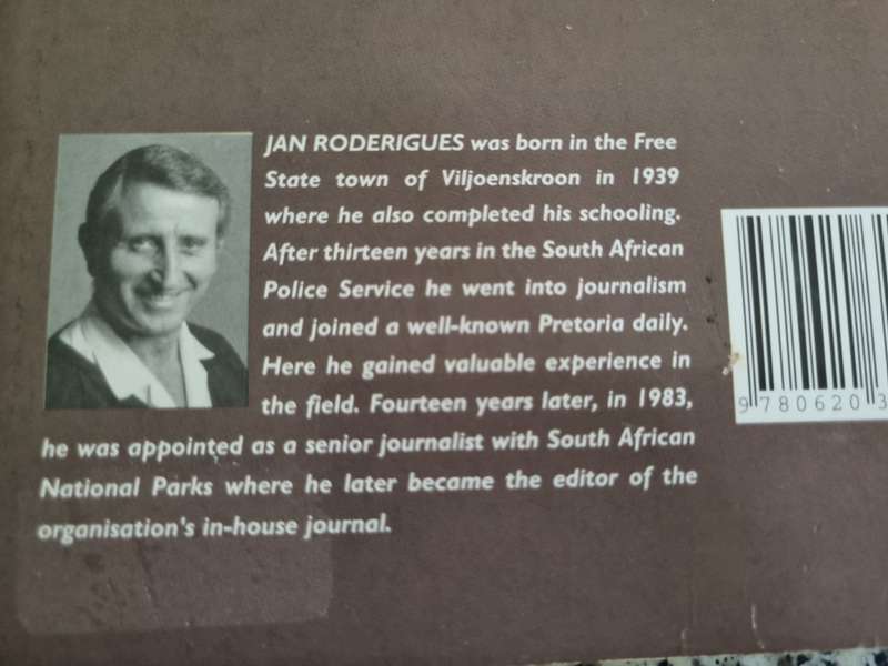 The SILENT HEROES of the AFRICAN BUSH Hair Raising Stories Rangers would rather forge JAN RODERIGUES