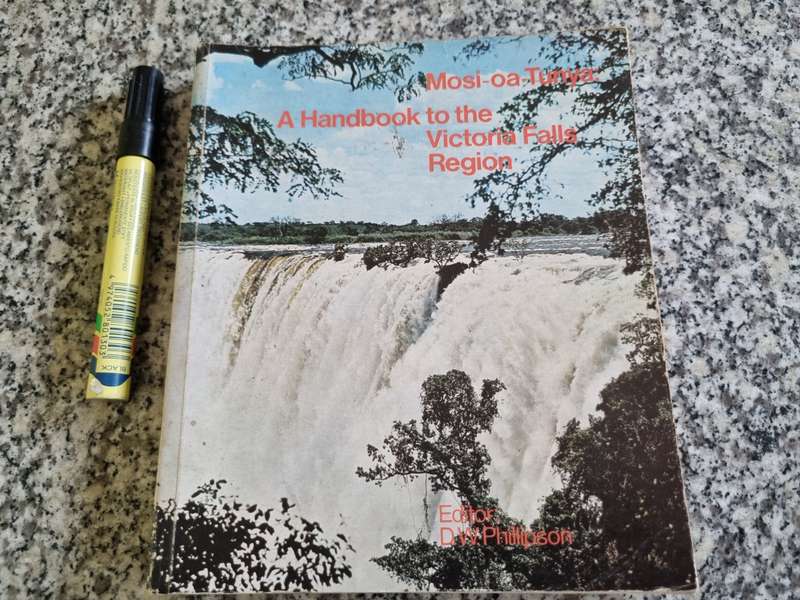 A HANDBOOK TO THE VICTORIA FALLS REGION MOSI oa TUNYA Second Ed. 1990 Rhodesia Zimbabwe