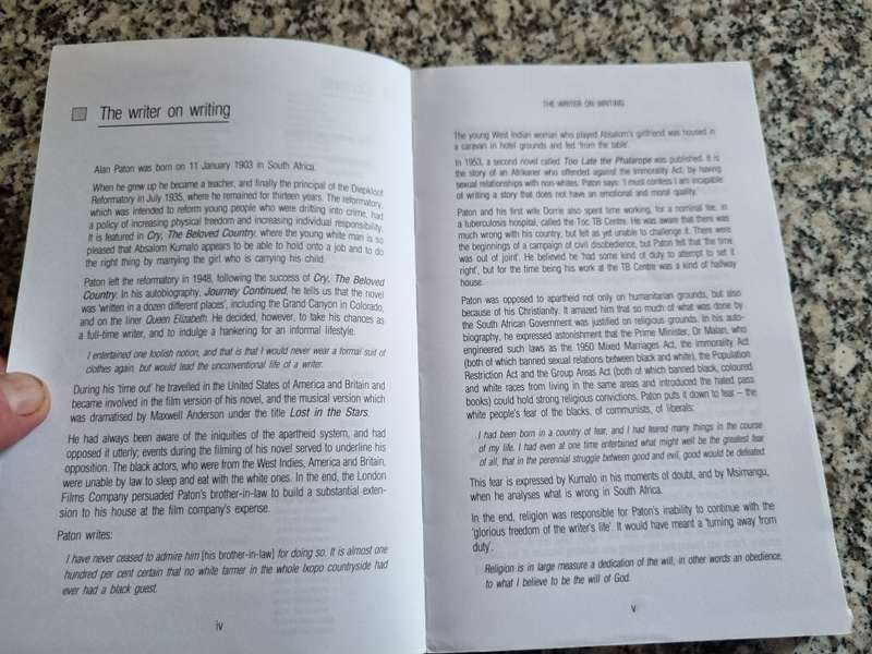 CRY THE BELOVED COUNTRY ALAN PATON includes Background and Introduction Study Notes Longman