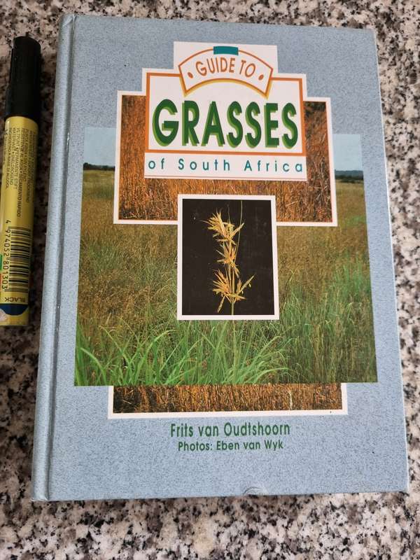 A GUIDE TO GRASSES of SOUTH AFRICA FRITS van OUDTSHOON  Signed  ( includes veld management & erosion
