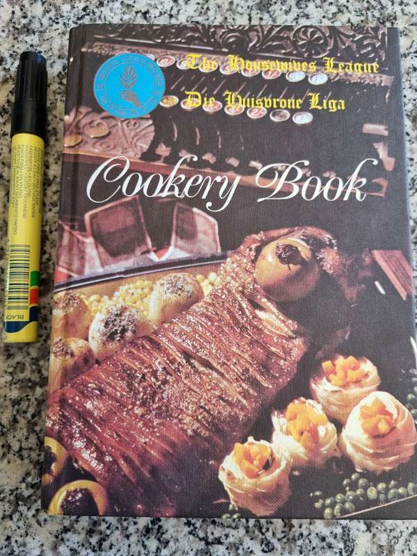 THE HOUSEWIVES LEAGUE COOKERY BOOK Favourite Recipes submitted by Members of South Africa 1975 /76