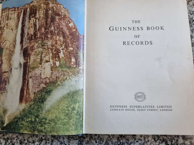 1956 THE GUINNESS BOOK OF RECORDS ( Second Edition )