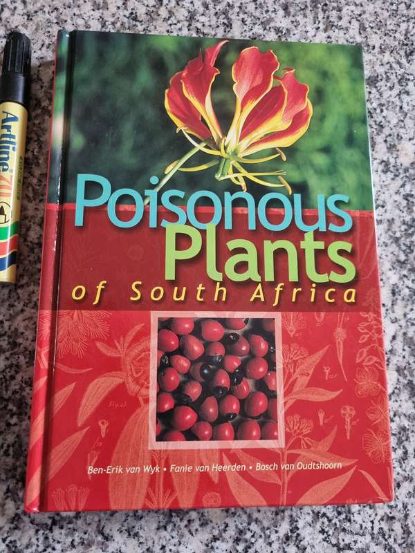 POISONOUS PLANTS OF SOUTH AFRICA BEN ERIK van WYK et al incl. Livestock poisoning & classes of toxin