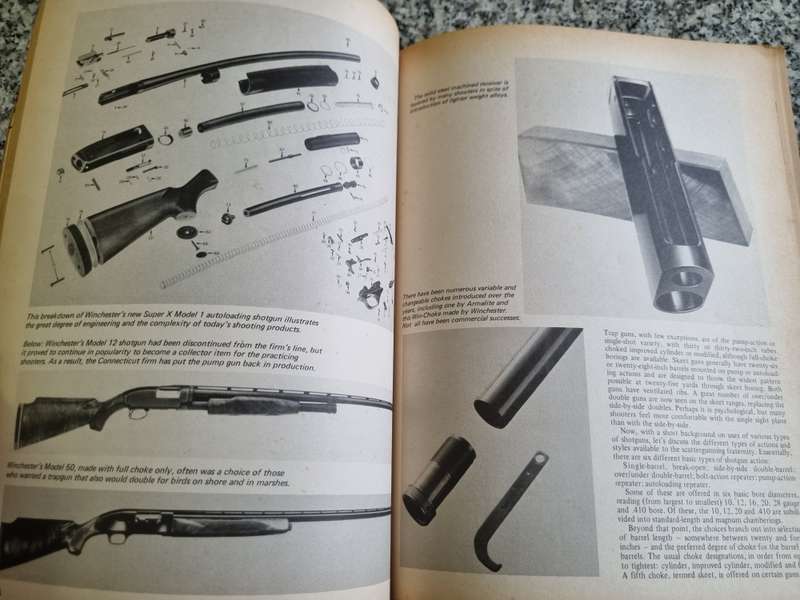 SHOTGUN DIGEST  by ROBRERT STACK 1974  (  guns hunting rifles Skeet shooting  )