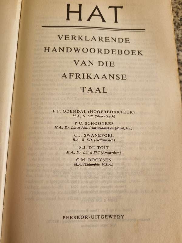 HAT VERKLAENDE HANDWOORDEBOEK VAN DIE AFRIKAANSE TAAL F F ODENDAL Tweede Uitgawe 1985