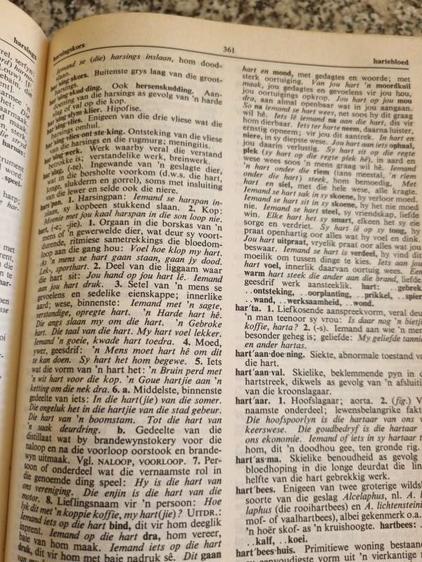 HAT VERKLAENDE HANDWOORDEBOEK VAN DIE AFRIKAANSE TAAL F F ODENDAL Tweede Uitgawe 1985
