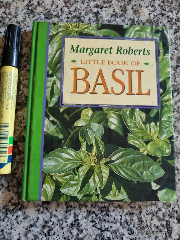 MARGARET ROBERTS LITTLE BOOK OF BASIL  ( herbs )