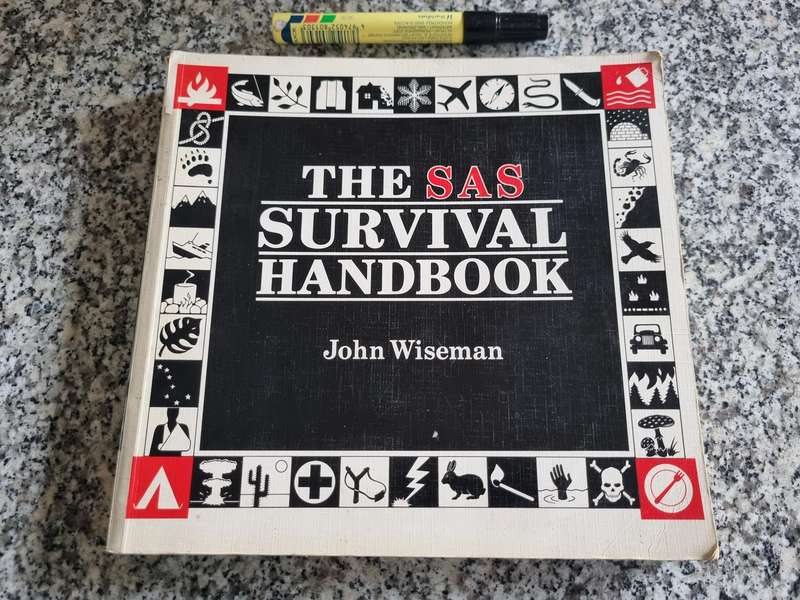 THE SAS SURVIVAL HANDBOOK JOHN WISEMAN ( please note slight damage to the covers )