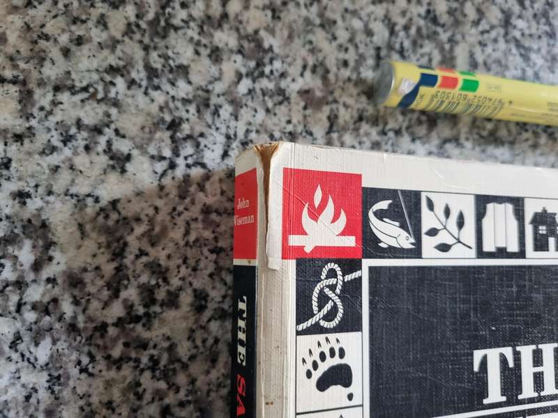 THE SAS SURVIVAL HANDBOOK JOHN WISEMAN ( please note slight damage to the covers )