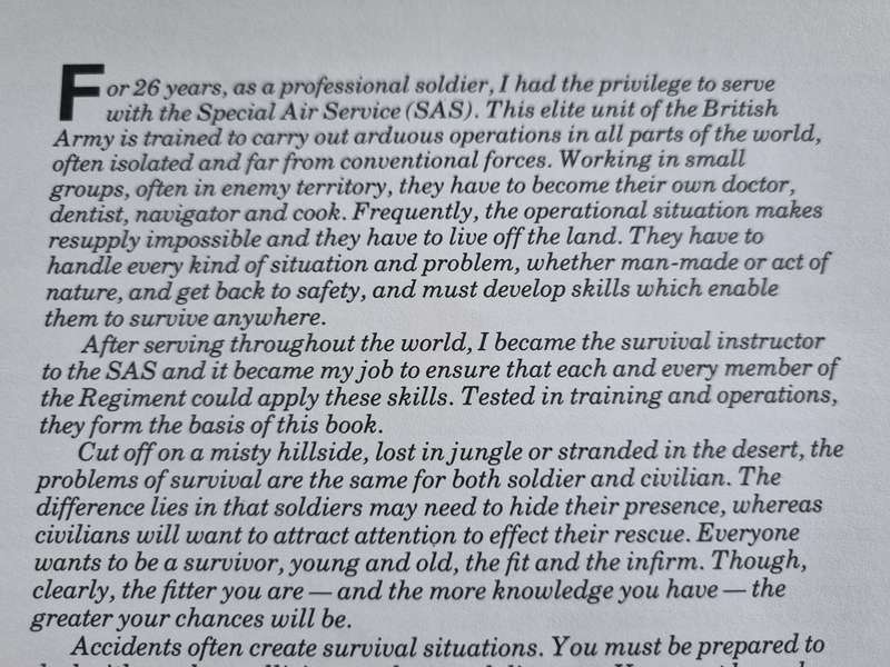 THE SAS SURVIVAL HANDBOOK JOHN WISEMAN ( please note slight damage to the covers )