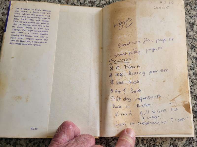THE TRILINGUAL COOKERY BOOK Simple Recipes in English South Sotho & Zulu YVONNE ERASMUS 1972