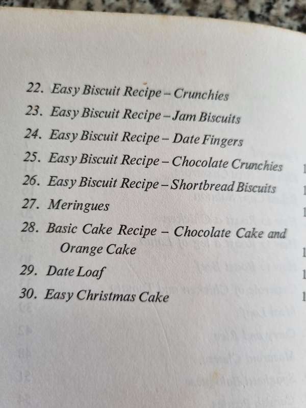 THE TRILINGUAL COOKERY BOOK Simple Recipes in English South Sotho & Zulu YVONNE ERASMUS 1972