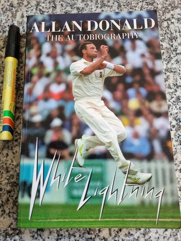 ALLAN DONALD THE AUTOBIOGRAPHY WHITE LIGHTNING  (  cricket )