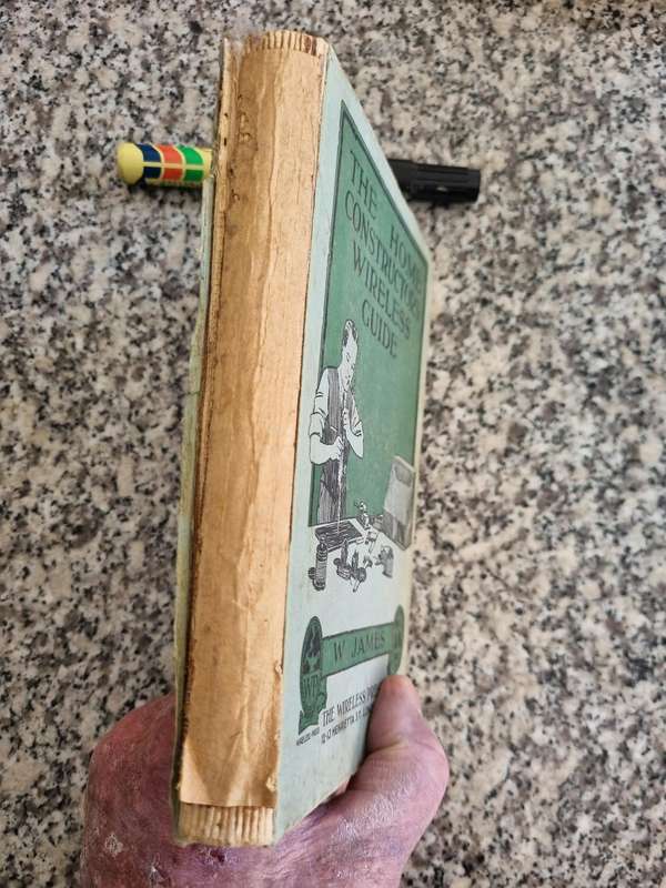 THE HOME CONSTRUCTORS WIRELESS GUIDE W JAMES 1923 ( Please note condition )