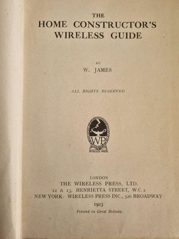 THE HOME CONSTRUCTORS WIRELESS GUIDE W JAMES 1923 ( Please note condition )