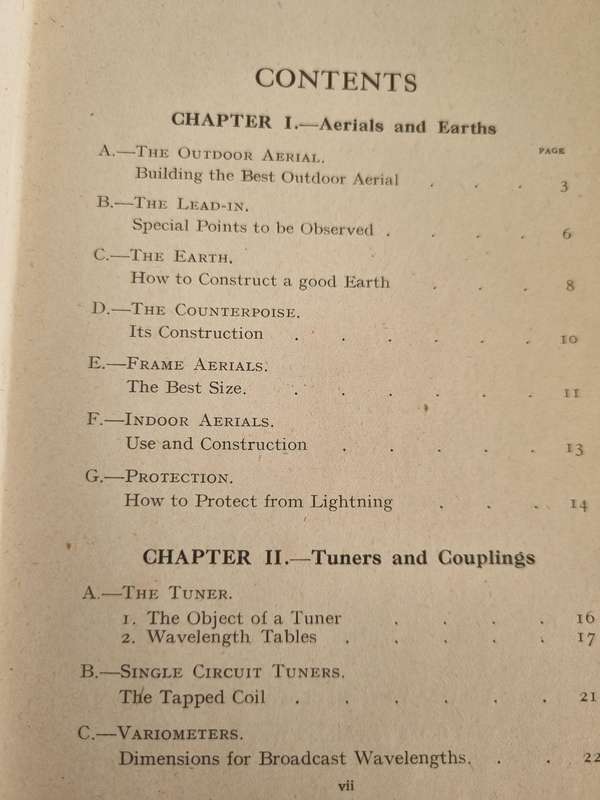 THE HOME CONSTRUCTORS WIRELESS GUIDE W JAMES 1923 ( Please note condition )
