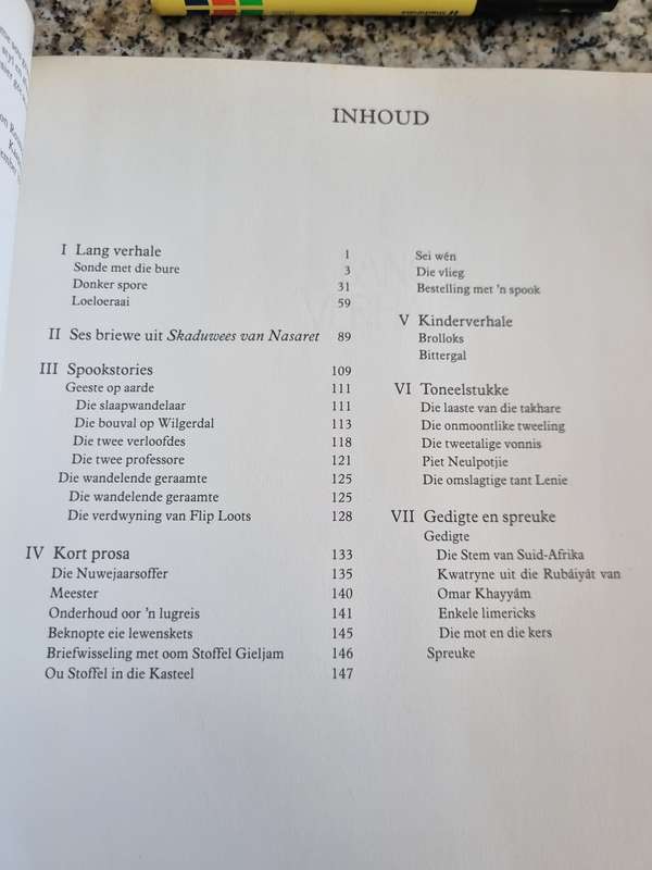 LANGENHOVEN IN VOLKLEUR GEREDIGEER Deur LEON ROUSSOUW Geillustreer Deur Angus McBride