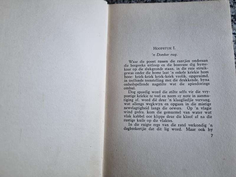 BUKS  Deur G C en S B HOBSON Uitgegee 1935