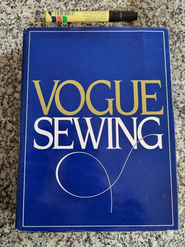 VOGUE SEWING ( Dressmaking ) Revised edition of 1980