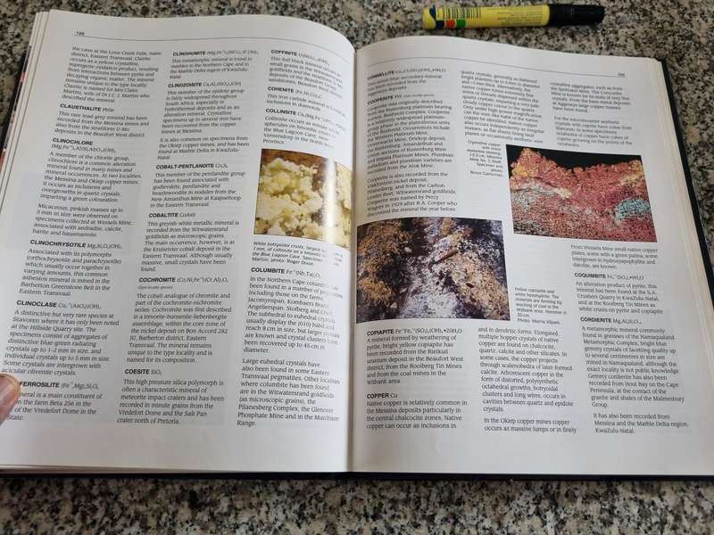 MINERALS OF SOUTH AFRICA BRUCE CAIRNCROSS ROGER DIXON