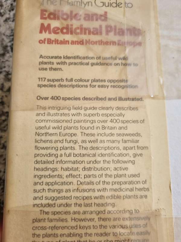 The Hamlyn Guide to EDIBLE & MEDICINAL PLANTS  Britain & N. Europe, EDMUND LAUNERT note description