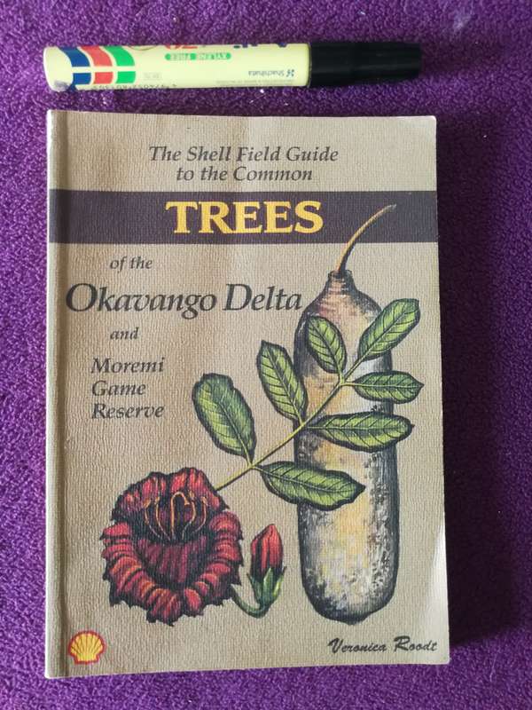 SHELL FIELD GUIDE TO THE COMMON TREES OKAVANGO DELTA & MOREMI GAME RESERVE V ROODT Incl. Medicinal