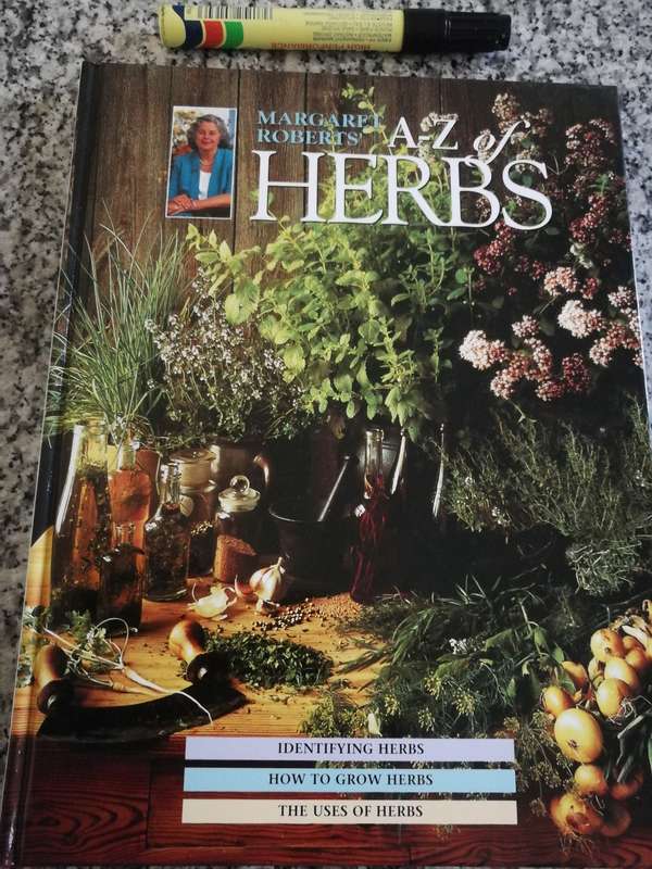 MARGARET ROBERTS A-Z OF HERBS  ( Uses  for each HERB  include Cosmetic , Medicinal Culinary ) A - Z