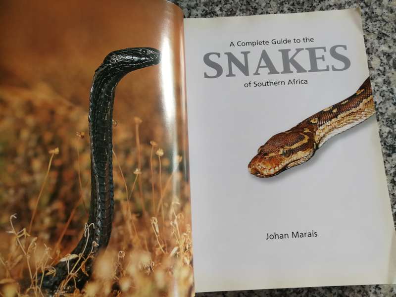 SNAKES OF SOUTHERN AFRICA A Complete Guide Second Edition 2004 JOHAN MARAIS