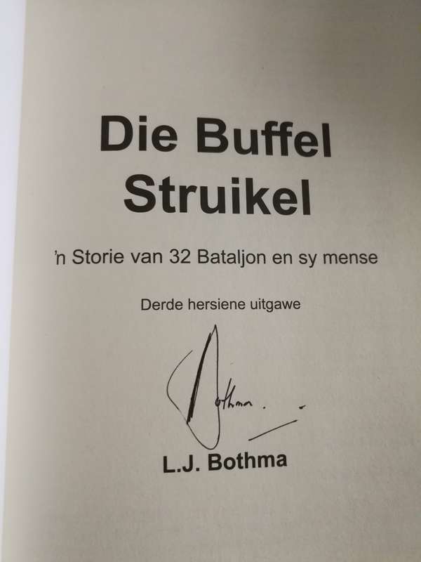 DIE BUFFEL STRUIKEL 'n Storie van 32 Bataljon en sy Mense GETEKEN  L J BOTHMA 3de Hersiende Uitgawe