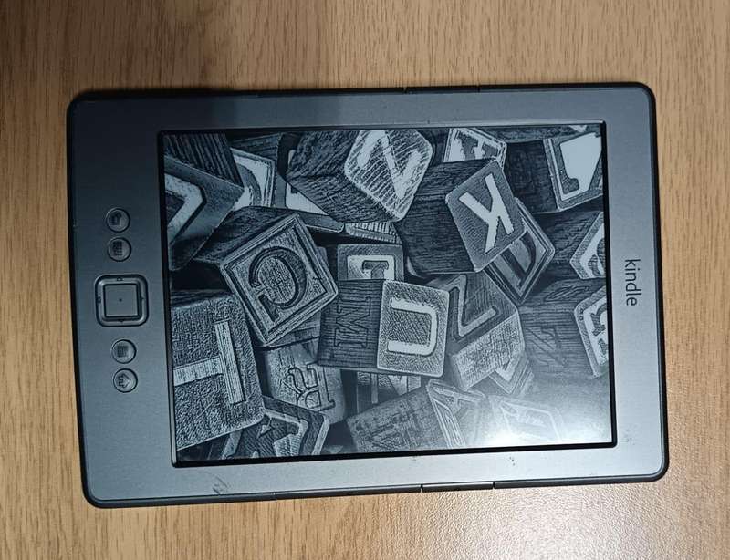 AMAZON KINDLE  D0100 4th gen 2GB STORAGE
