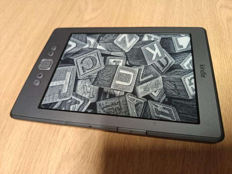 AMAZON KINDLE  D0100 4th gen 2GB STORAGE