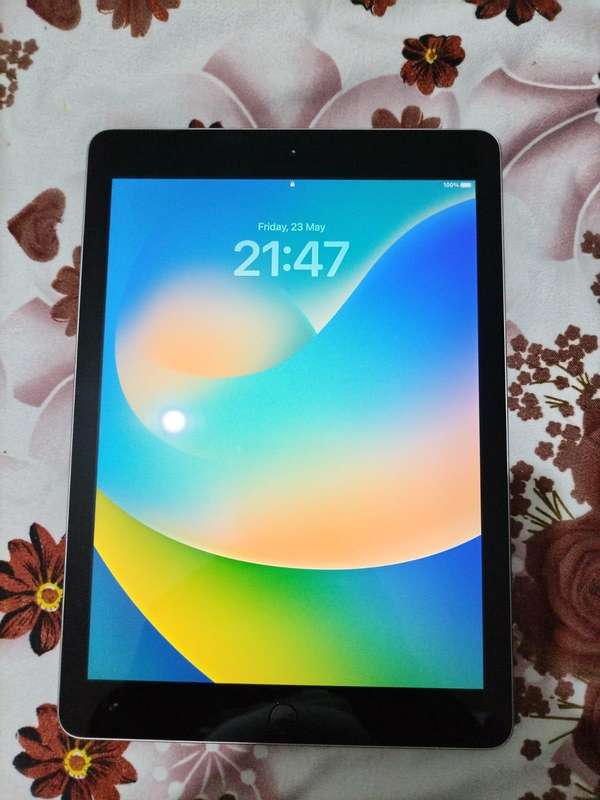 iPad 5th gen 32GB wifi