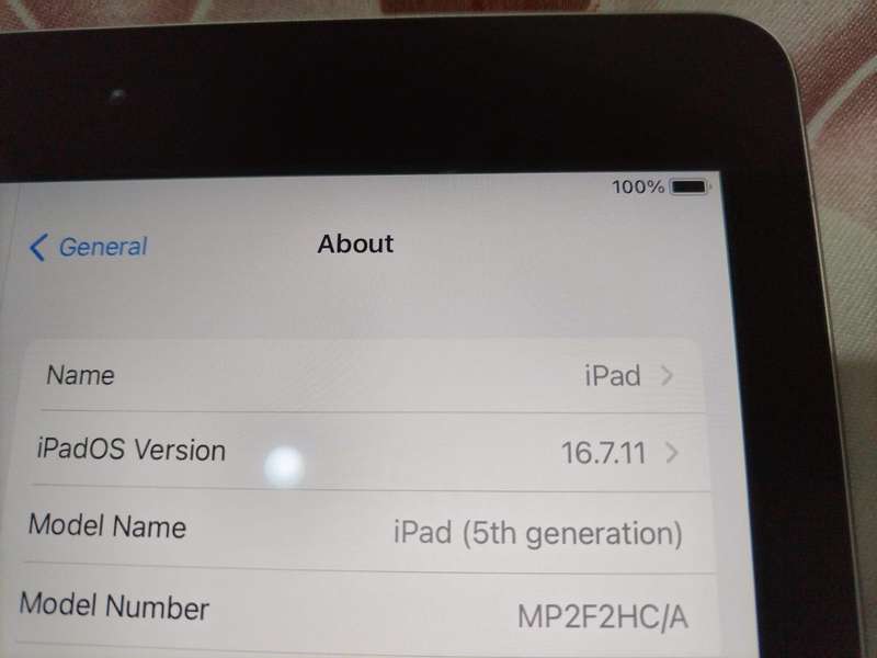 iPad 5th gen 32GB wifi