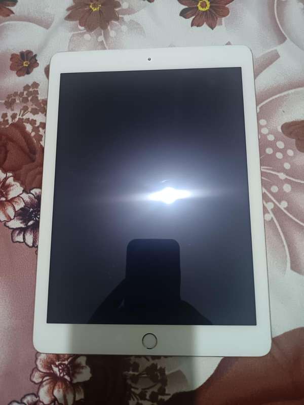 IPad 5th gen 32GB wifi clean condition