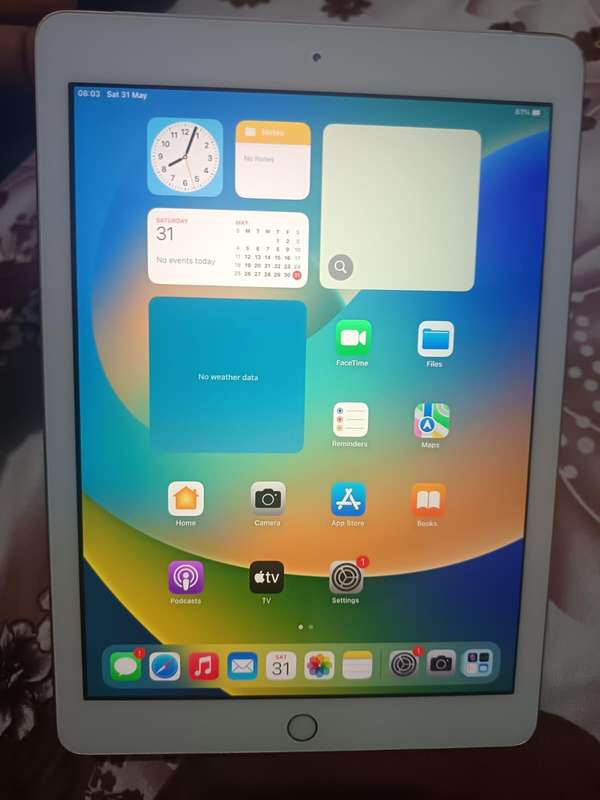 IPad 5th gen 32GB wifi clean condition
