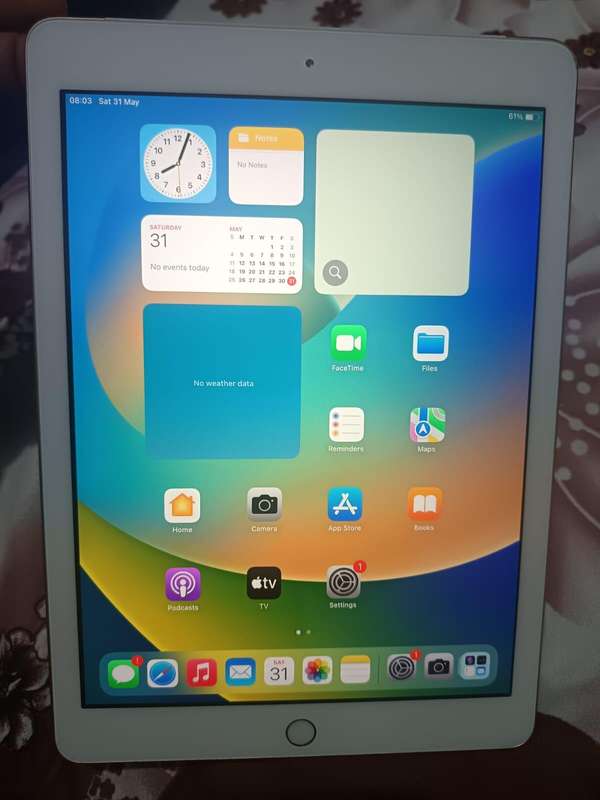IPad 5th gen 32GB wifi clean condition