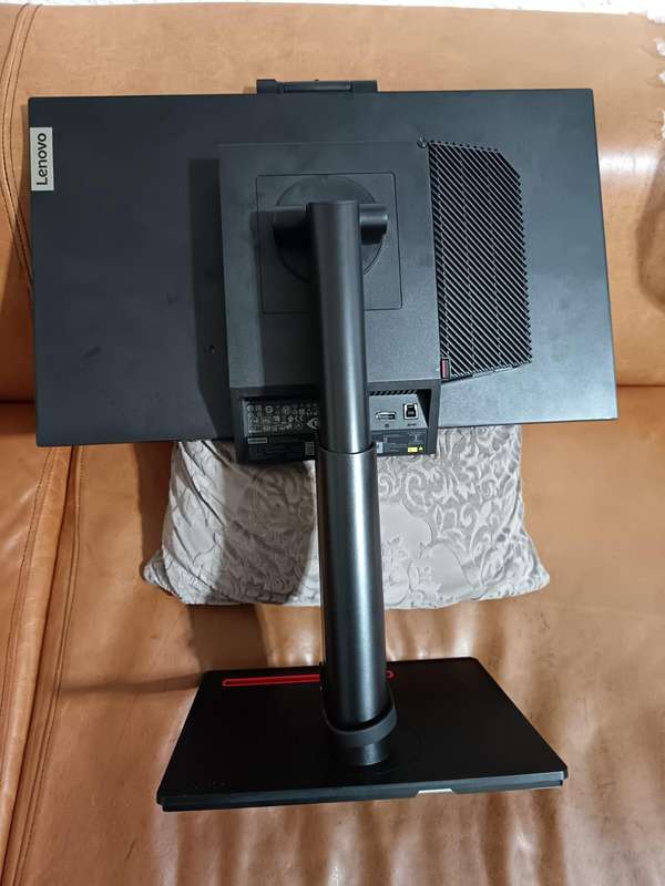 ThinkCentre tio 24 gen 4